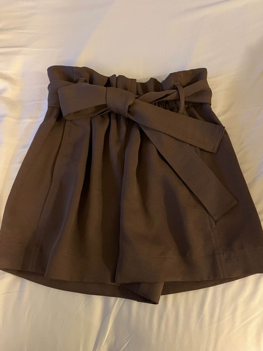 Aritzia Wilfred Taupe Paperbag Waist Shorts
